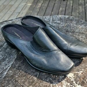 Easy Spirit Classic Black Loafers